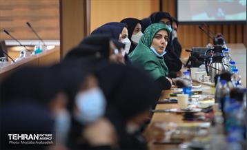 نشست شهردار با بانوان مدیر در شهرداری تهران 19