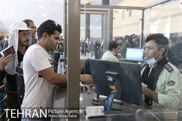 چک کردن پاسپورت و ویزا در گیت اصلی ایرانی ها