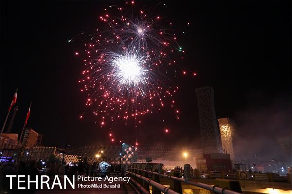 نورافشانی میدان امام حسین به مناسب سالروز پیروزی انقلاب اسلامی  11