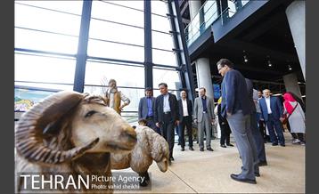 بازدید وزیر راه و شهرسازی از باغ کتاب 13