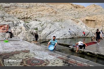 قالیشویی سنتی در چشمه علی 13