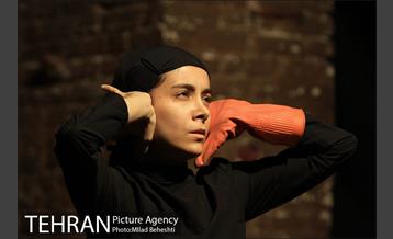 نمایش کلفت ها‎ 4