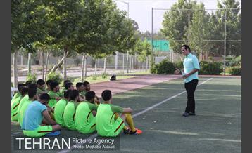 اولین تمرین تیم فوتبال نفت تهران با حضور علی کریمی