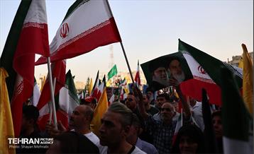 اجتماع مردمی در حمایت و تشکر از نیروهای مسلح در میدان انقلاب 42