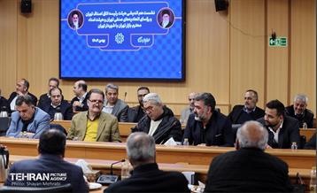 نشست هم‌اندیشی هیئت رئیسه اتاق اصناف تهران، روسای اتحادیه‌های صنفی تهران و هیئت امناء بازار تهران با شهردار تهران 49