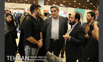 بازدید پیروز حناچی شهردار تهران از هفدهمین نمایشگاه عطر سیب 3