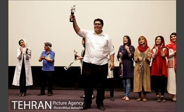 مراسم اهدای جایزه بهترین بازیگر مرد جشنواره مسکو به فرهاد اصلانی‎ 17