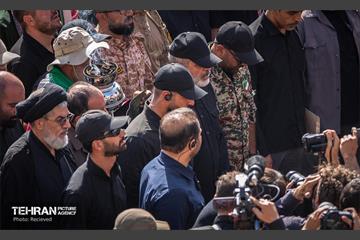 مراسم اقامه نماز بر پیکر آقای شهید ایران 25