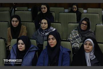 جلسه هم‌اندیشی رییس نهاد پایش طرح های توسعه شهری با جمعی از بانوان 33
