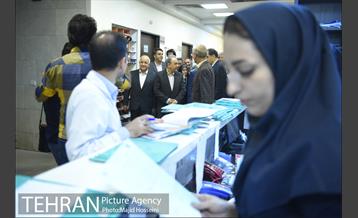 بازدید شهردار تهران و وزیر بهداشت از مراکز پزشکی و درمانی شهر 12