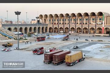 آماده سازی مصلی امام خمینی(ره) در آستانه مراسم وداع با رهبر شهید