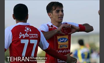 دیدار تیم‌های فوتبال گسترش فولاد و پرسپولیس 4