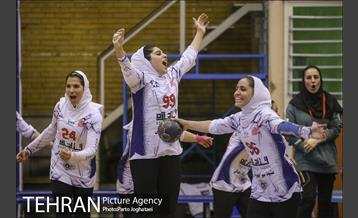 دیدار تیم های هندبال سپاهان و اشتادسازه 4