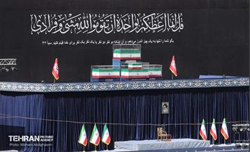 اقامه نماز بر پیکر آقای شهید ایران - 1 15