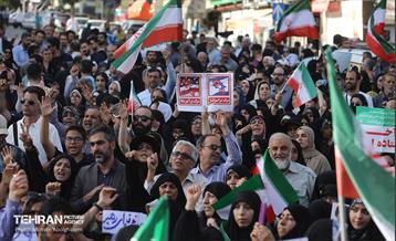 اجتماع مردمی در اعتراض به حمله آمریکا به تاسیسات هسته‌ای ایران 27