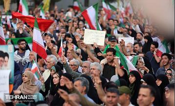 اجتماع مردمی در حمایت و تشکر از نیروهای مسلح در میدان انقلاب 13