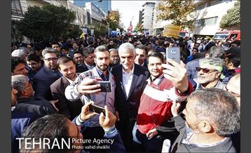 حضور شهردار تهران در راهپیمایی 13 آبان 7