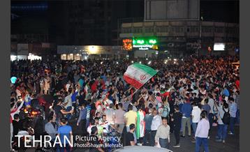 شادی خیابانی مردم بعد از پیروزی تیم ملی ایران 24