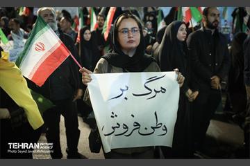 تجمع شب سی‌وچهارم در میدان انقلاب 14