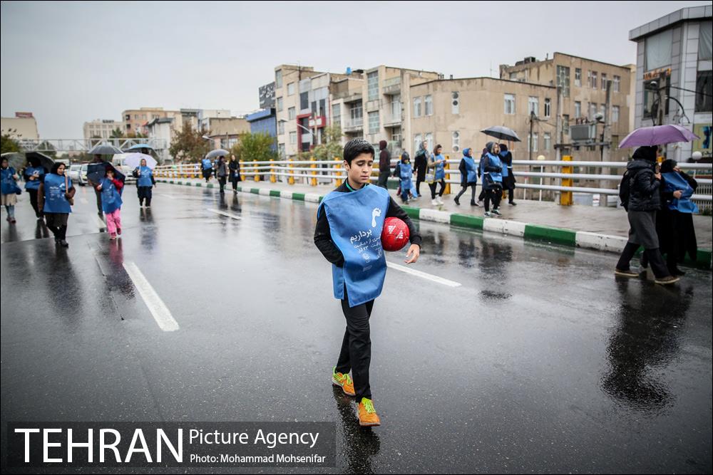 پیاده روی خانوادگی 17