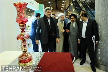 بازدید شهردار تهران از نمایشگاه عطر سیب 1