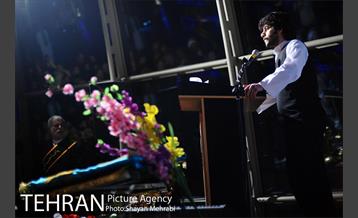 اهتزاز پرچم مسجد جمکران در برج میلاد 21