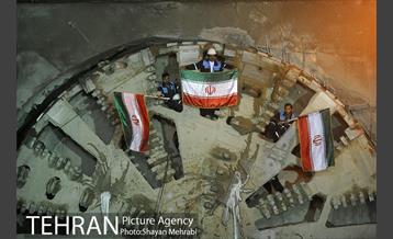 ورود دستگاه تمام مکانیزه(TBM) به ایستگاه مترو شهدا 24