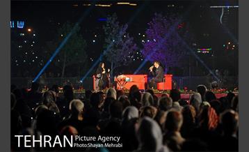 ویژه برنامه شب فیروزه ای در دریاچه شهدای خلیج فارس