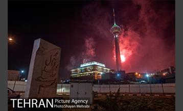 نور افشانی برج میلاد به مناسبت 22 بهمن 8