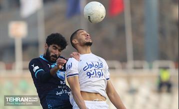 دیدار تیم‌های فوتبال پیکان و استقلال 16