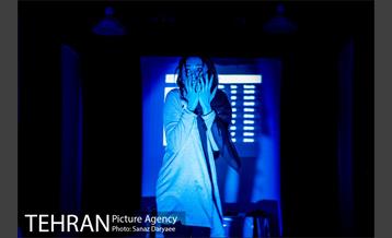 نمایش او فقط خسته بود‎ 15