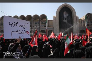 اقامه نماز بر پیکر آقای شهید ایران - 1 23
