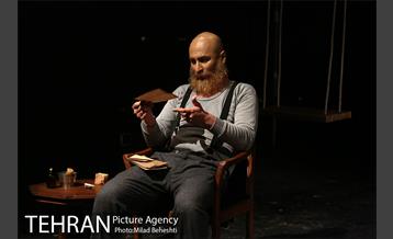 نمایش بوی گند دهن خانوم مارکز 5