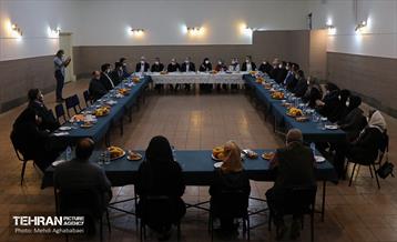 نشست صمیمانه شهردار منطقه 8 با نخبگان جامعه ارامنه 13