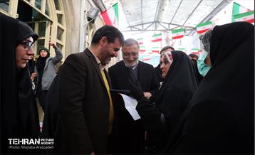 حضور شهردار تهران در حسینیه جماران تهران 23