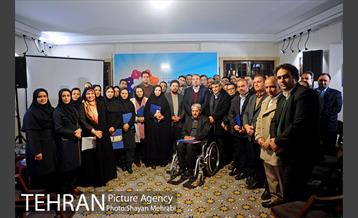 تقدیر از همکاران نویسنده و رونمایى از دوهفته نامه همگامان 32