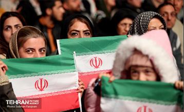 رویداد «شب ایران» در میدان انقلاب اسلامی 35