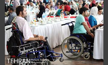 ضیافت افطار جمعی از معلول جسمی و حرکتی با شهردار تهران 1