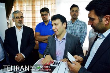 آموزش نحوه عملکرد دستگاه رای گیری الکترونیکی برای اعضای ستاد انتخابات شورایاری ها 1