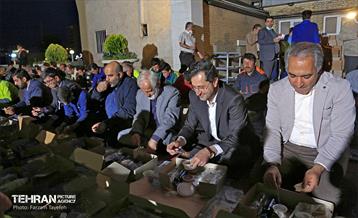 ضیافت یک هزار نفری افطار شهرداری منطقه ۵