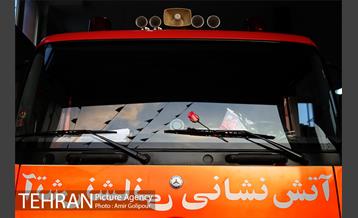 ادای احترام سرکلانترغرب تهران ومردم به شهدای آتش نشان ساختمان پلاسکو‎ 1