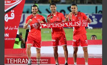 اهدای جام قهرمانی لیگ برتر به تیم پرسپولیس 4