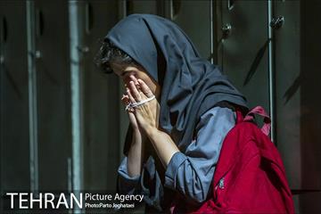 نمایش «است» 5