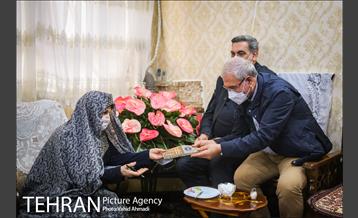 دیدار شهردار تهران با مادر شهیدان خالقی پور 19