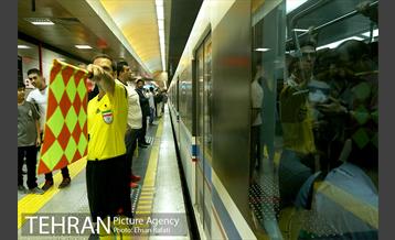 پرفورمنس آموزش فرهنگسازی قوانین مترو به مناسبت جام جهانی 17