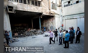 بازدید شهردار تهران از خسارت آتش سوزی اخیر میدان حسن آباد 22