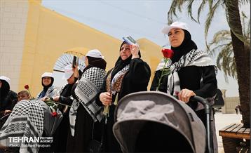 بازدید بیش از ۱۰۰ خانواده شهدای غزه از برج میلاد 19