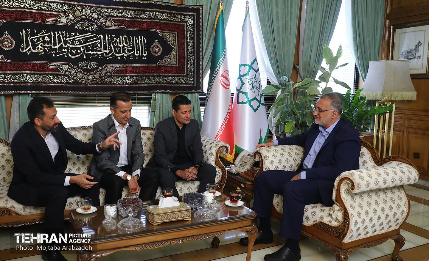 دیدار سه داور بین‌المللی فوتبال با شهردار تهران 10