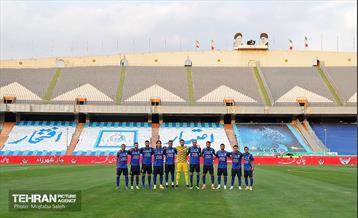 دیدار تیم‌های فوتبال استقلال و گل‌گهر 3