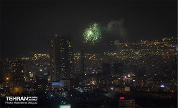 نورافشانی جشن پیروزی انقلاب اسلامی در برج میلاد 3